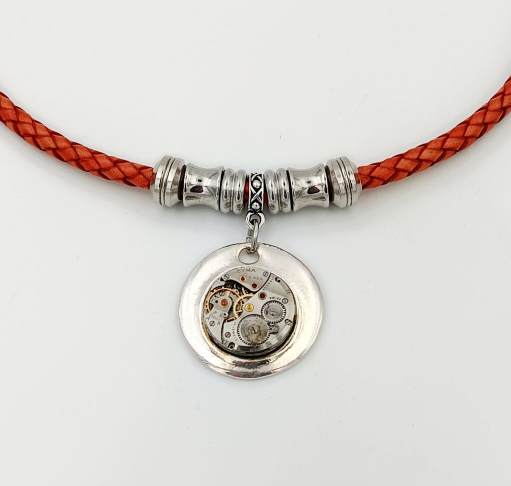 Collier cuir argent montre CYMA 17 rubis