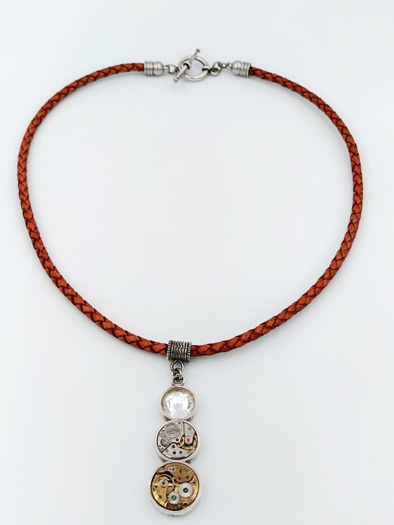 Collier cuir argent mouvement montre suisse