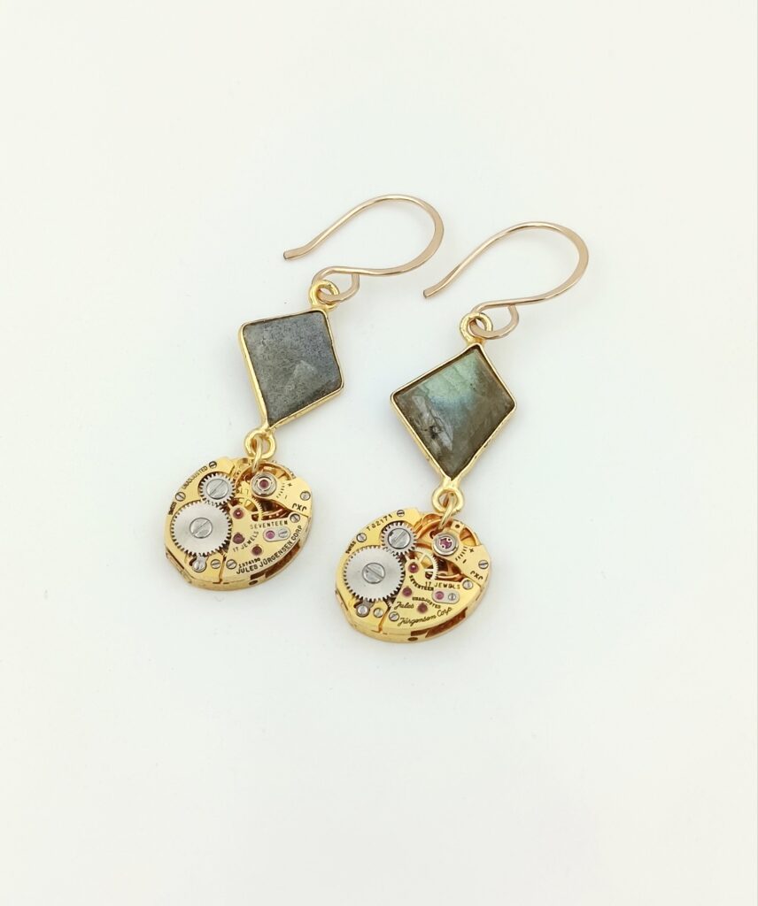 Boucles d'oreilles or labradorite rubis montre suisse