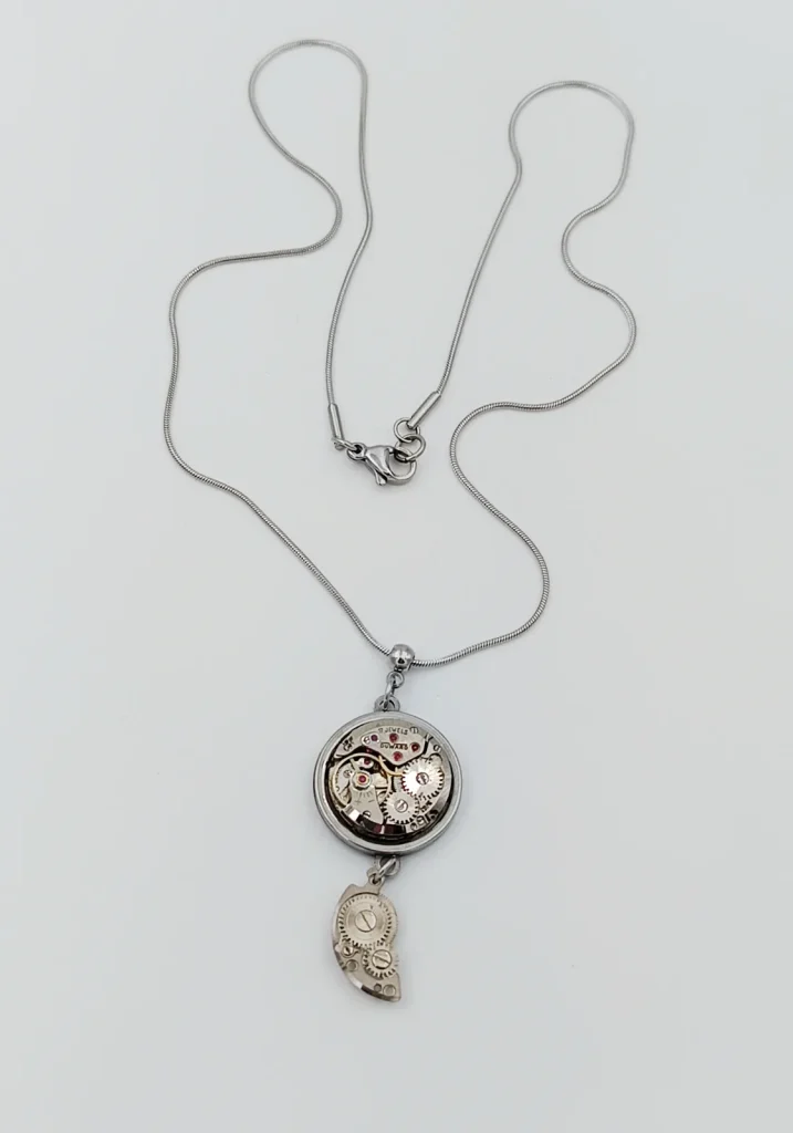 Collier acier inoxydable mécanisme montre rubis