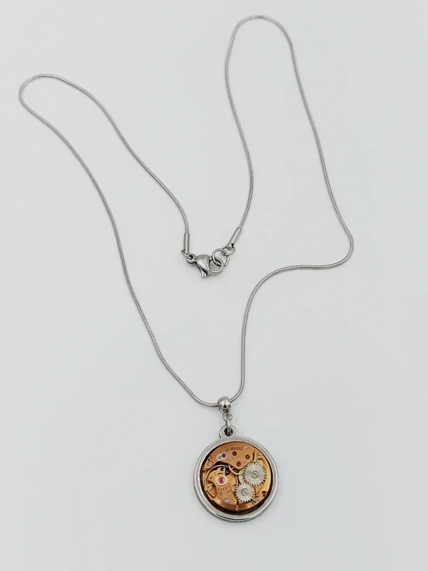 Collier acier inoxydable rubis montre suisse