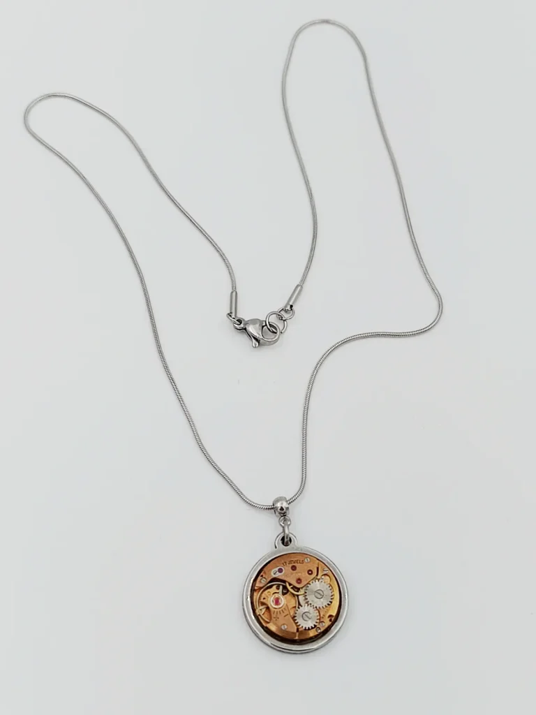 Collier acier inoxydable rubis montre suisse