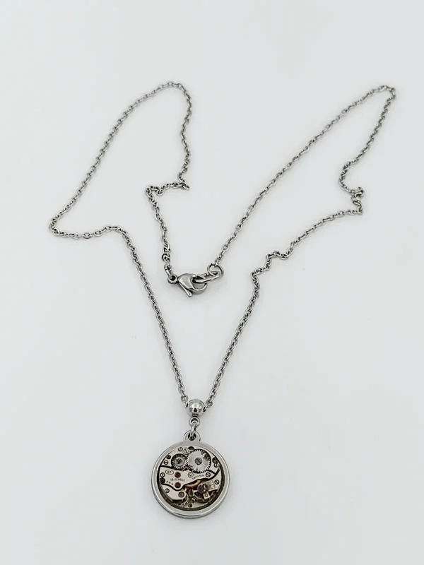 Collier acier mécanisme montre suisse