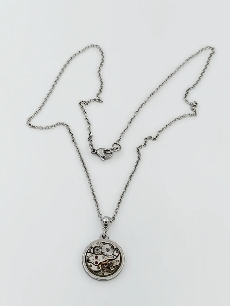 Collier acier mécanisme montre suisse