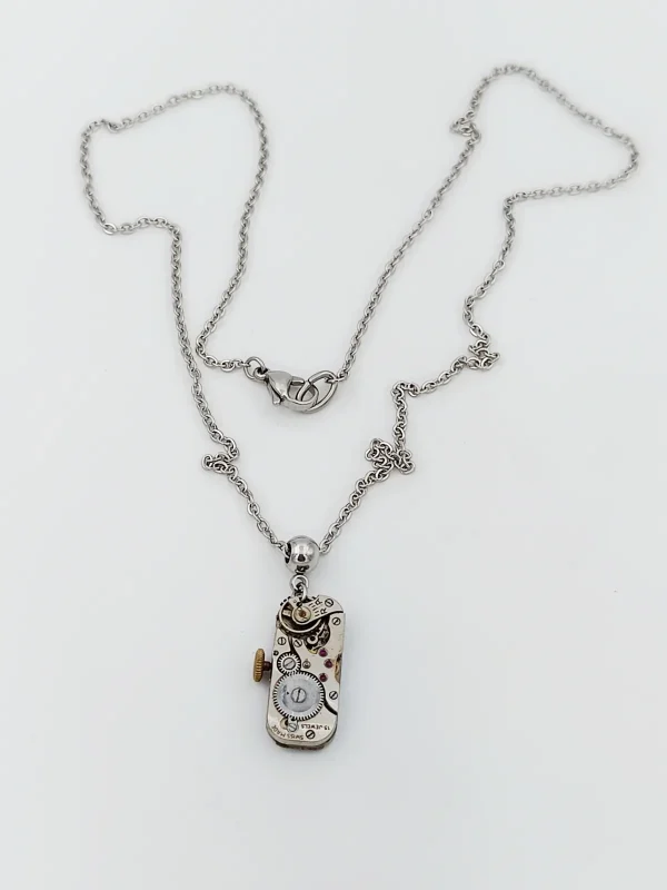 Collier mécanisme montre suisse