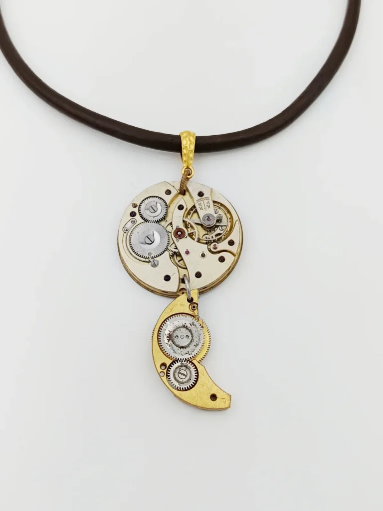 Collier cuir mouvement montre gousset Suisse