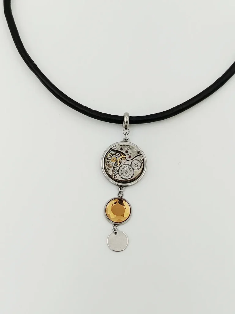 Collier cuir verre taillé mécanisme montre